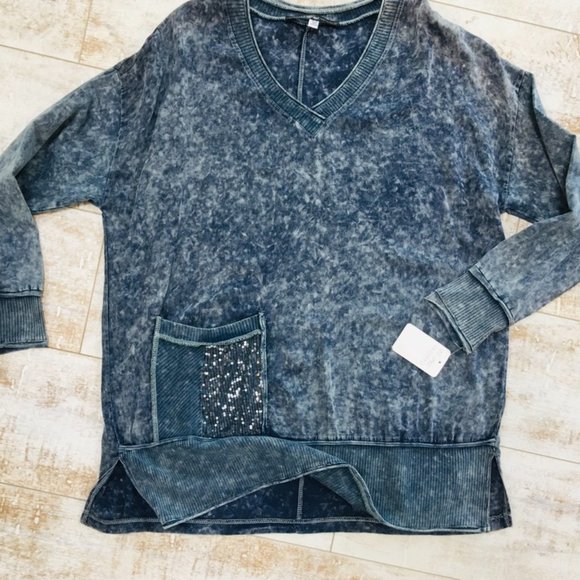 NWT. Comfortable & Stylish! Clotheshead Blue V-Neck Pullover Top - Picture 1 of 13